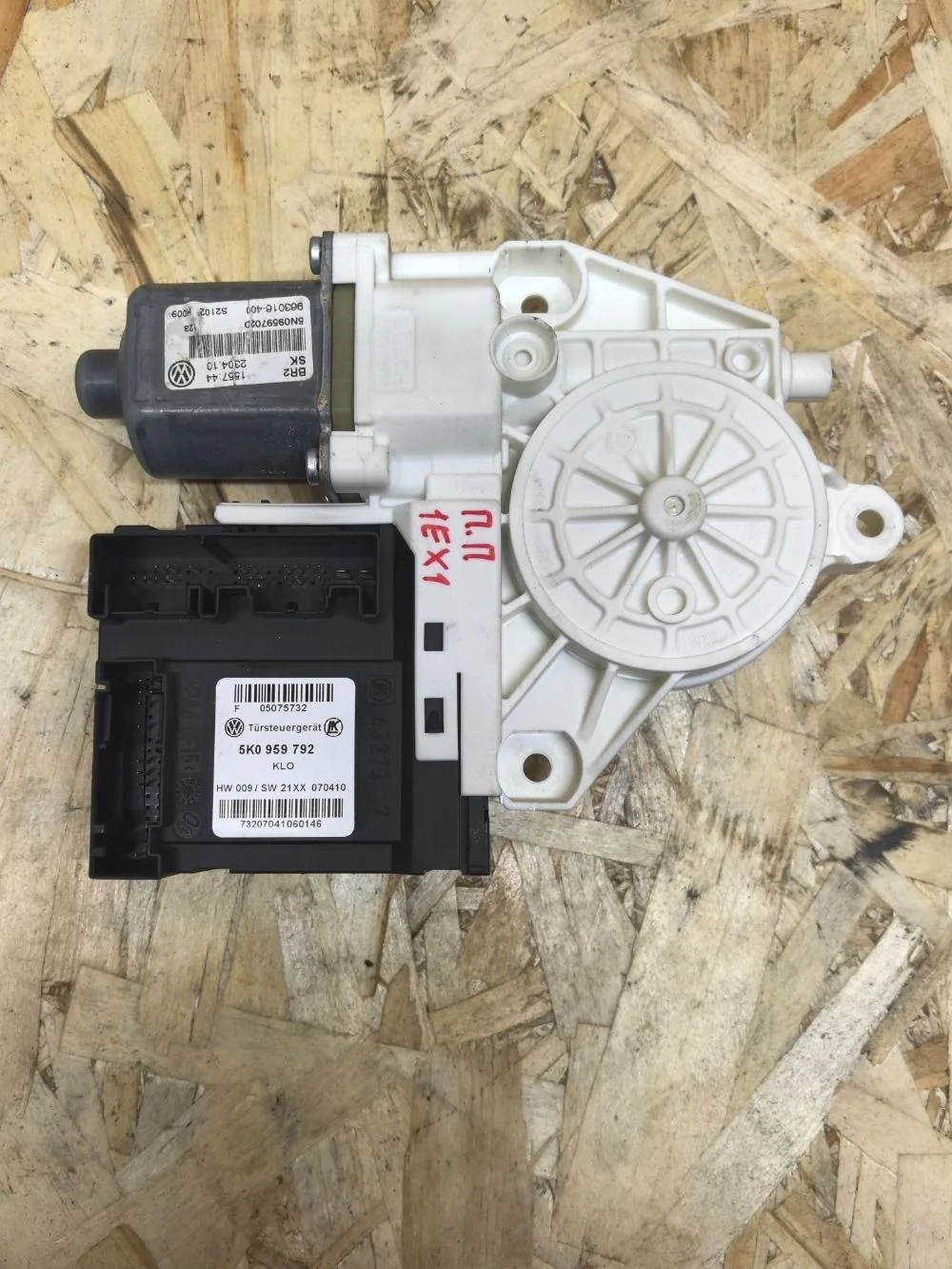 Моторчик стеклоподъемника Volkswagen Tiguan I (2007—2011) 2010 2T/C9X