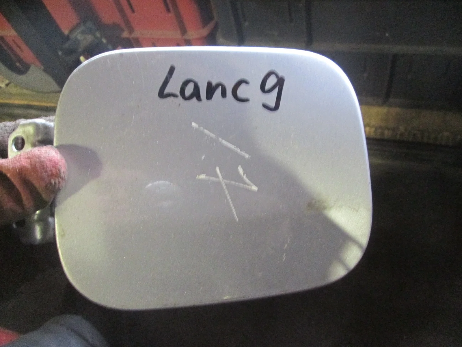 Лючок бензобака MITSUBISHI LANCER IX рестайлинг (