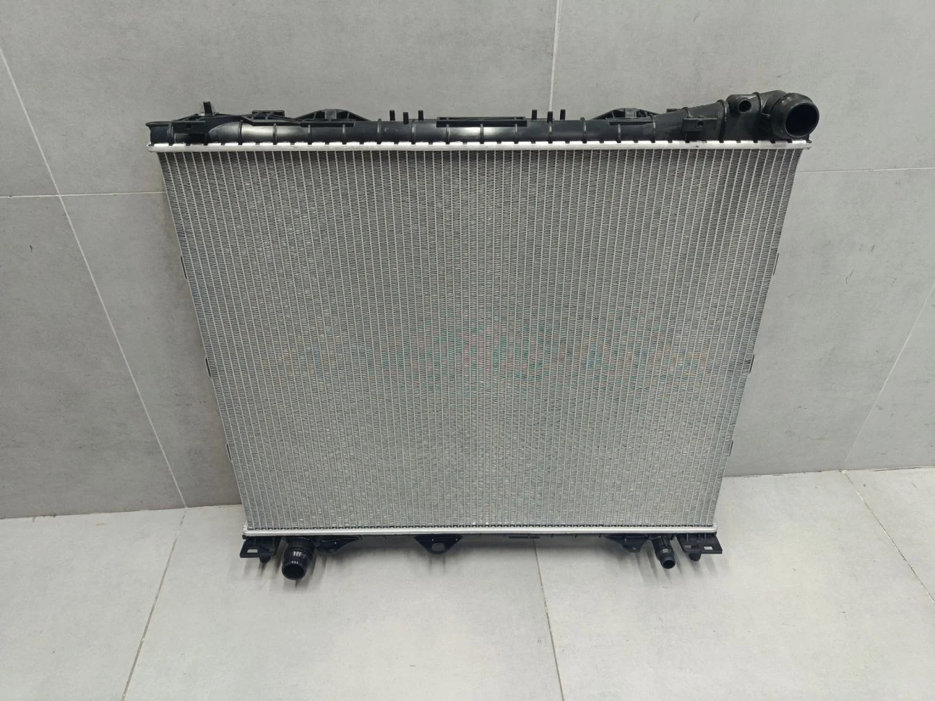 Радиатор основной охлаждения двигателя для Land Rover Range Rover Sport 2013-