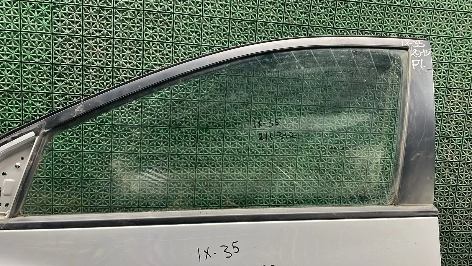 Стекло двери HYUNDAI IX35, TUCSON 2 2010- переднее левое б/у IX 35(2010-2015);TUCSON 2(2010-2015)