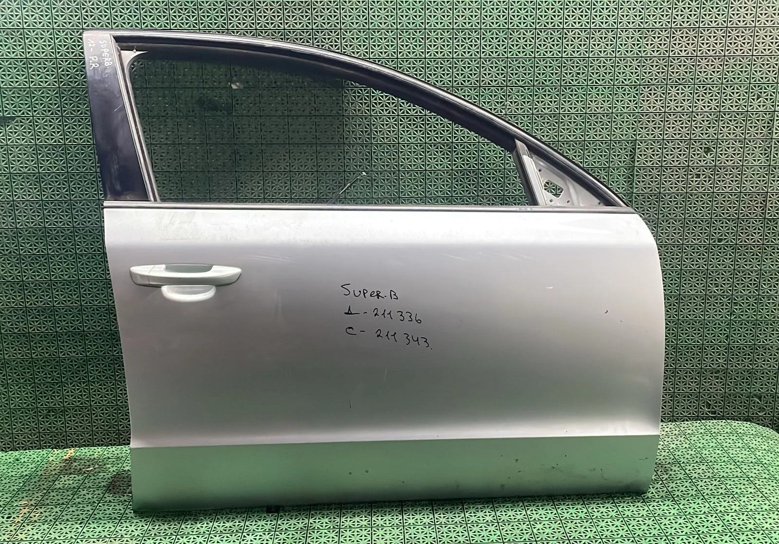 Стекло двери SKODA SUPERB 2008- переднее правое б/у SUPERB(2008-2013)