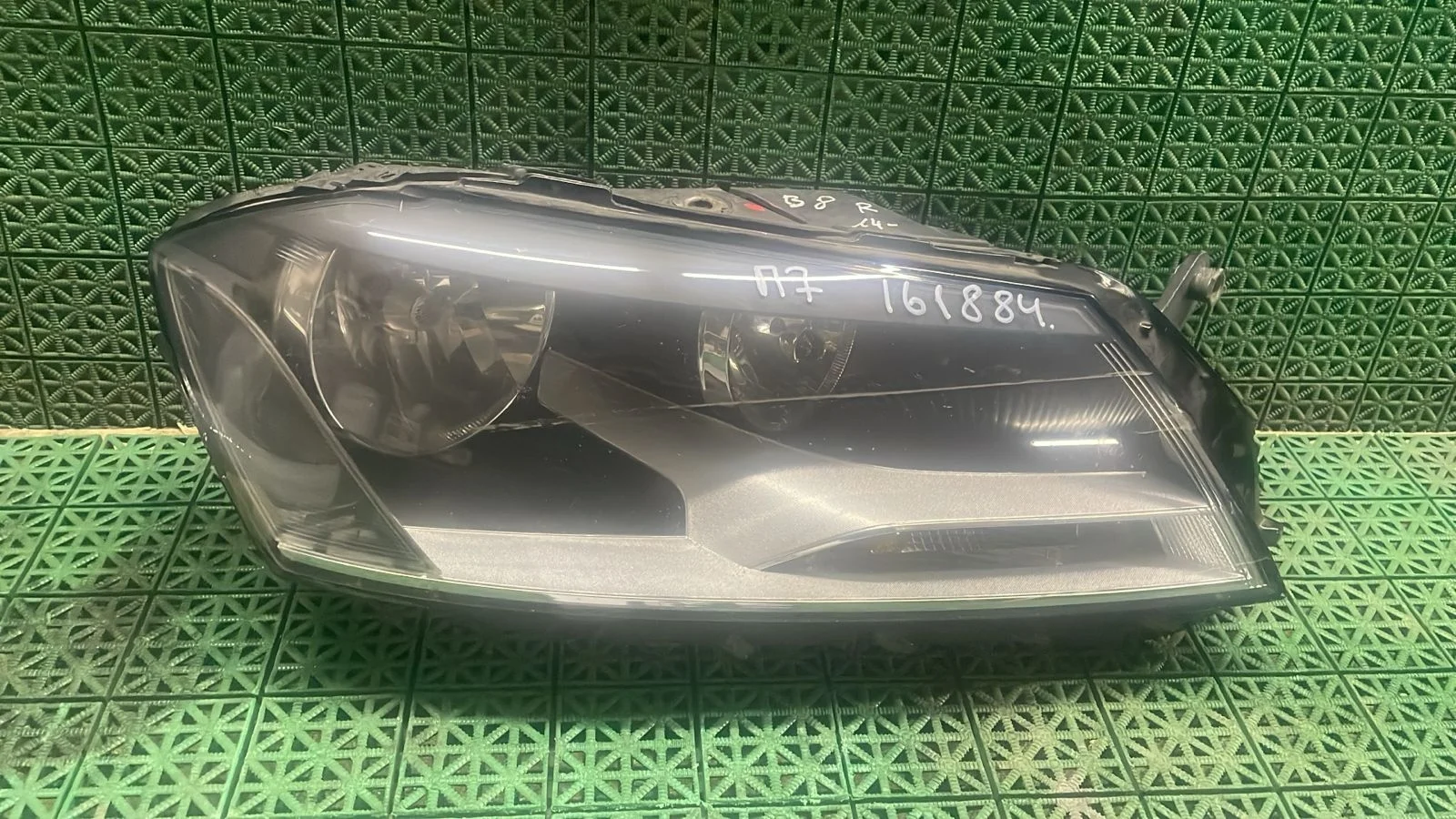 Фара VOLKSWAGEN PASSAT B7 2011- правая б/у PASSAT B7(2011-2015)