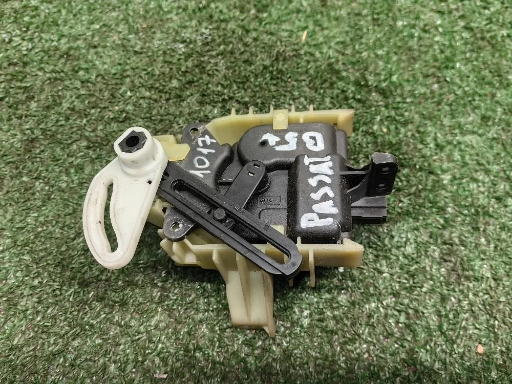 Моторчик заслонки отопителя VW Passat B5+