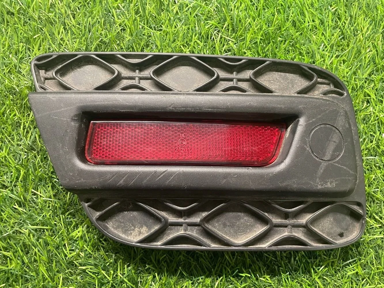 Катафот правый в задний бампер Renault Stepway