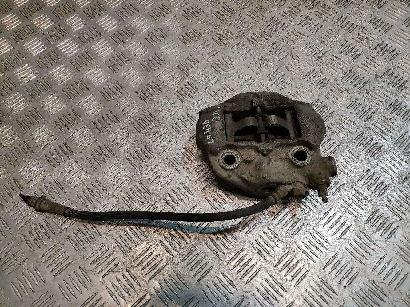 суппорт задний левый lexus ls 430 рест левый руль