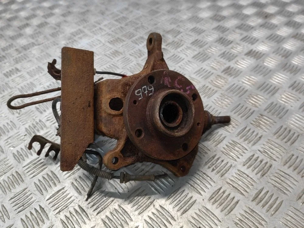 Кулак поворотный передний левый Citroen C5