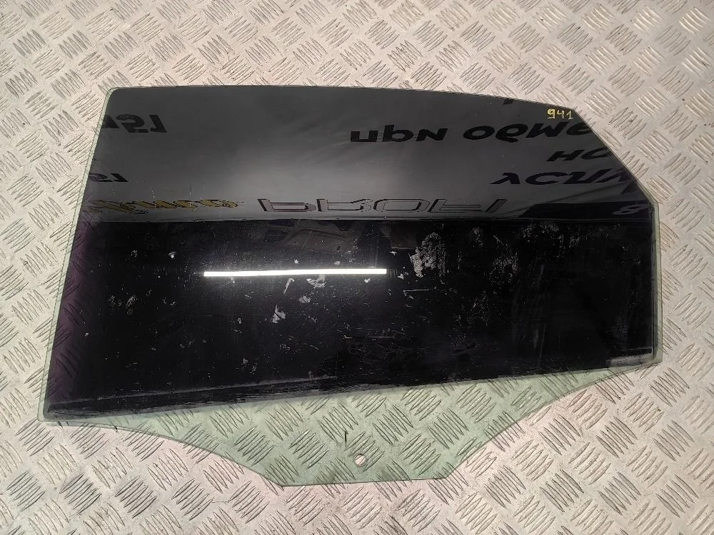 Стекло задней левой двери Volkswagen Polo