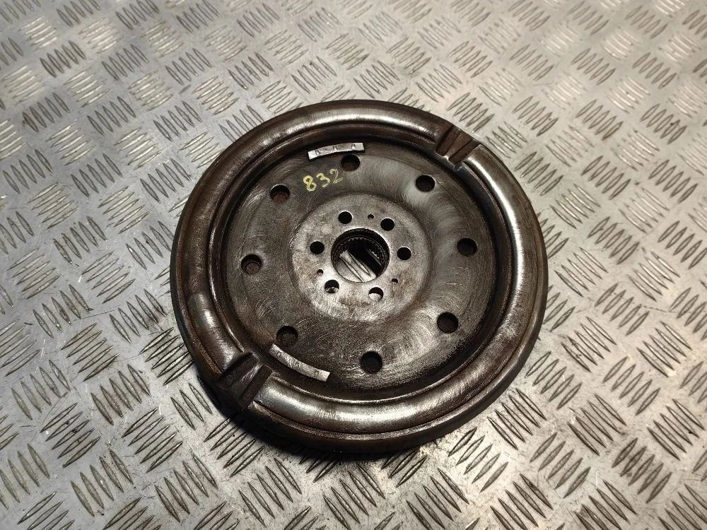 Маховик Volkswagen Touran