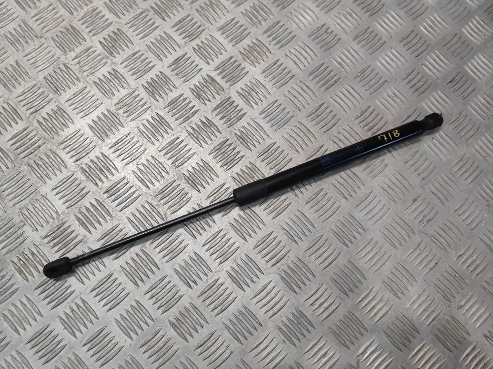 Амортизатор багажника Opel Zafira B