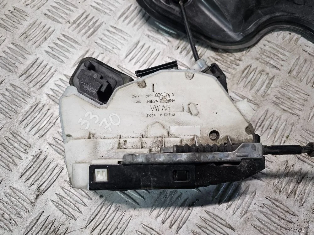 Замок задней правой двери VW Polo 5