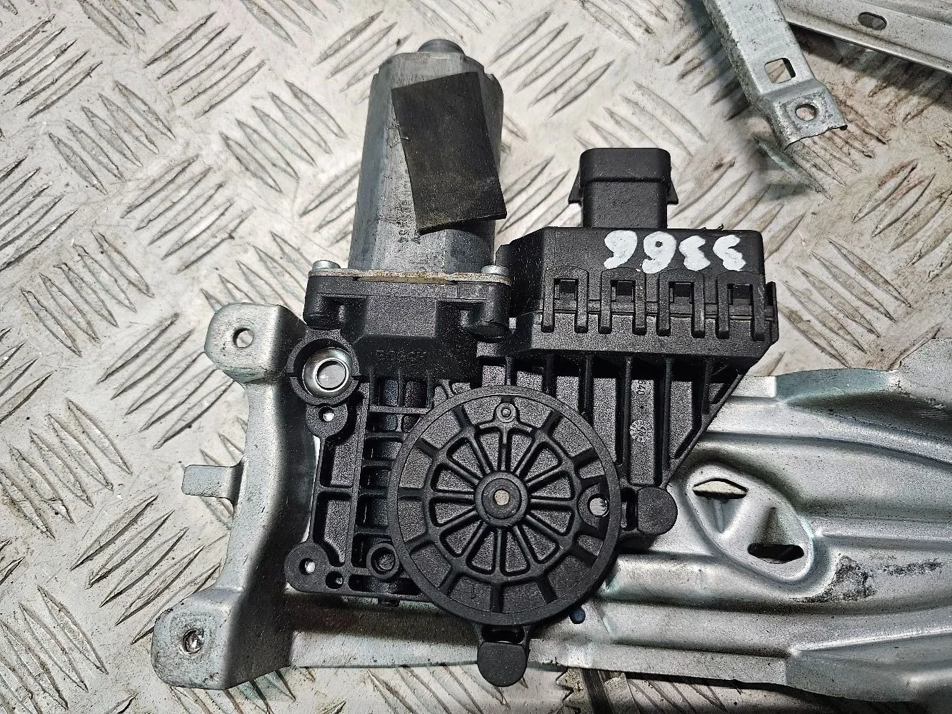 Моторчик стеклоподъемника Opel Astra H