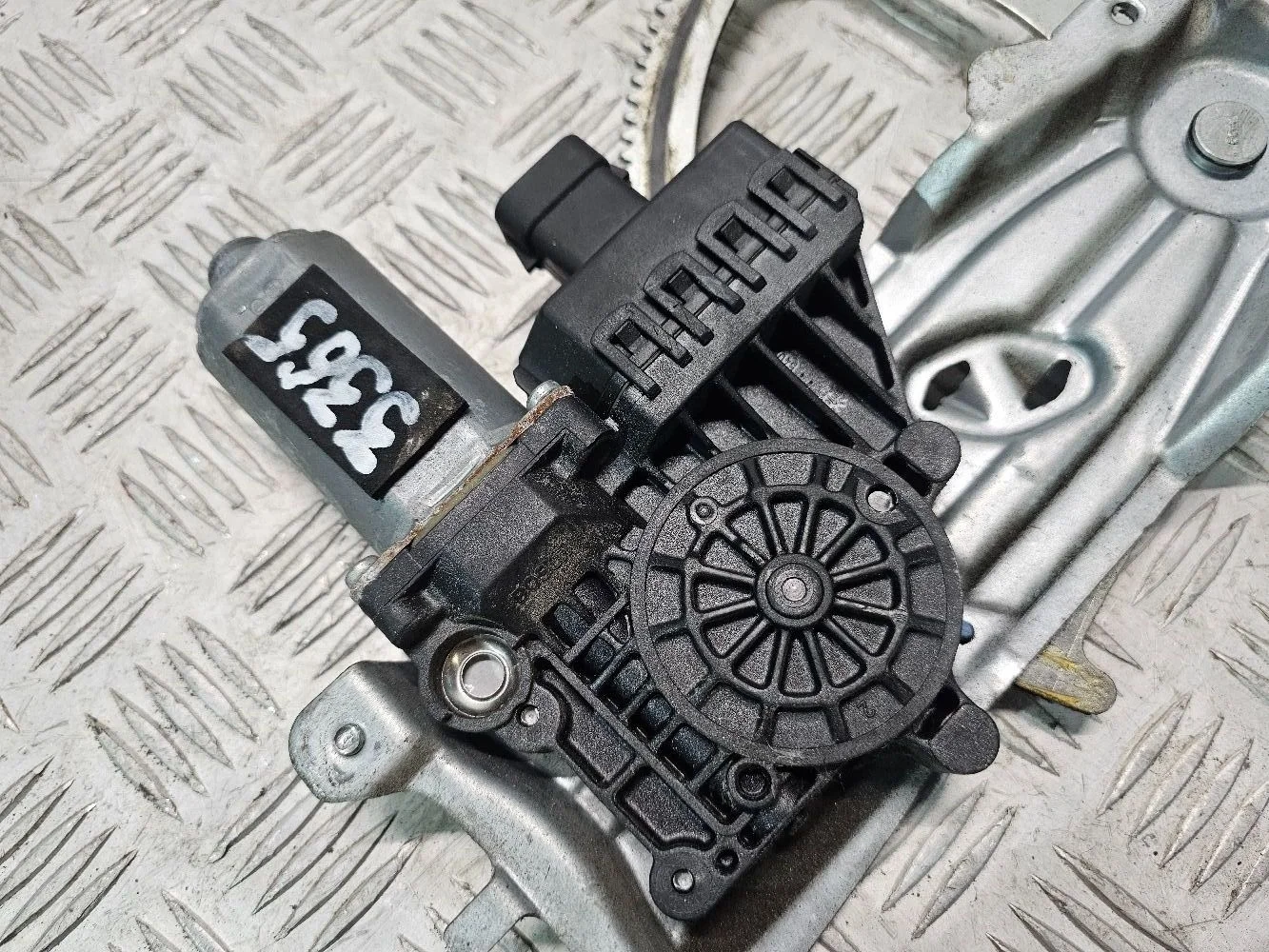 Моторчик стеклоподъемника Opel Astra H