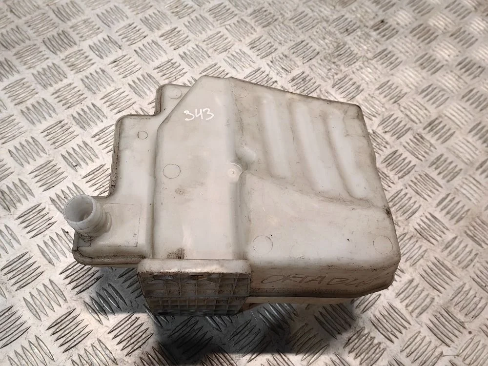 Бачок омывателя Skoda Octavia