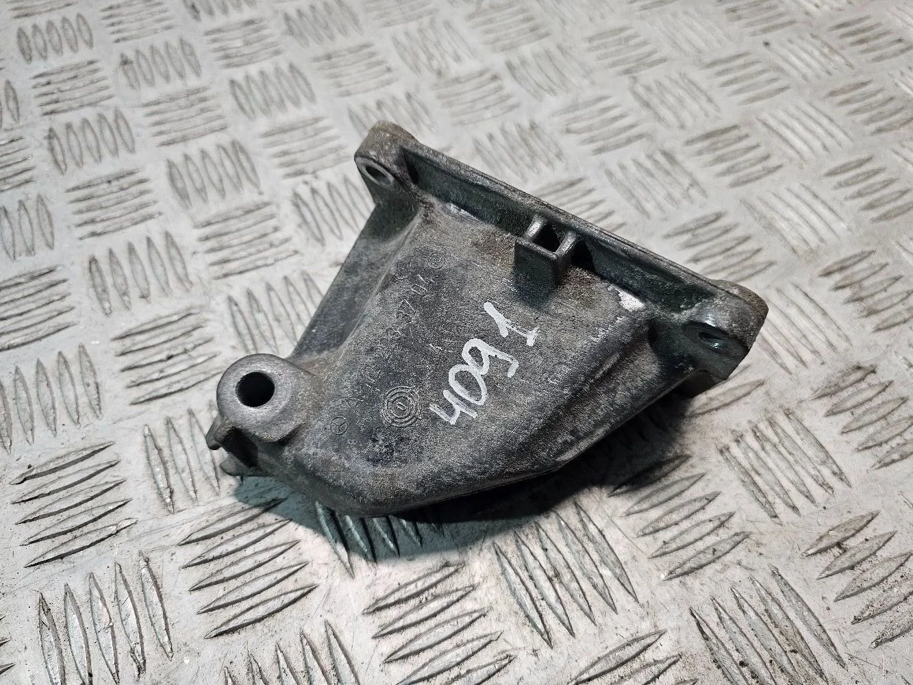 Кронштейн двигателя правый Mercedes E-Class W210