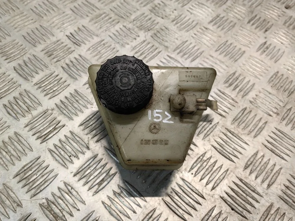 Бачок тормозной жидкости Mercedes-Benz E W210