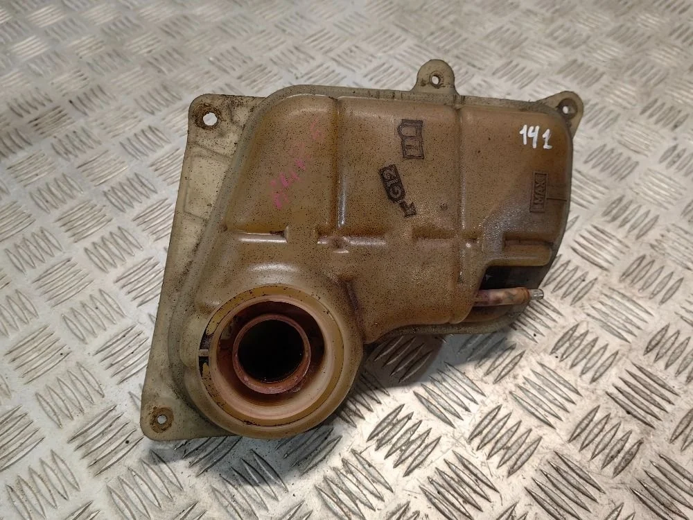Расширительный бачок Volkswagen Passat B5