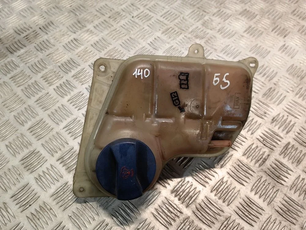 Расширительный бачок Volkswagen Passat B5