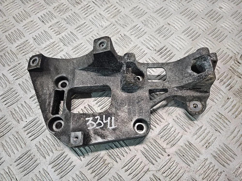 Кронштейн генератора Skoda Octavia