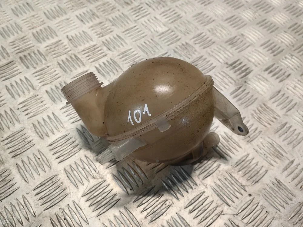 Бачок расширительный Peugeot 308