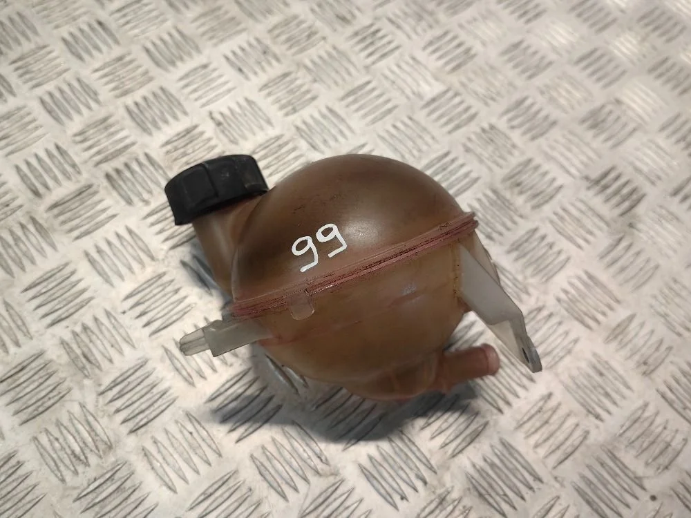 Бачок расширительный Peugeot 308