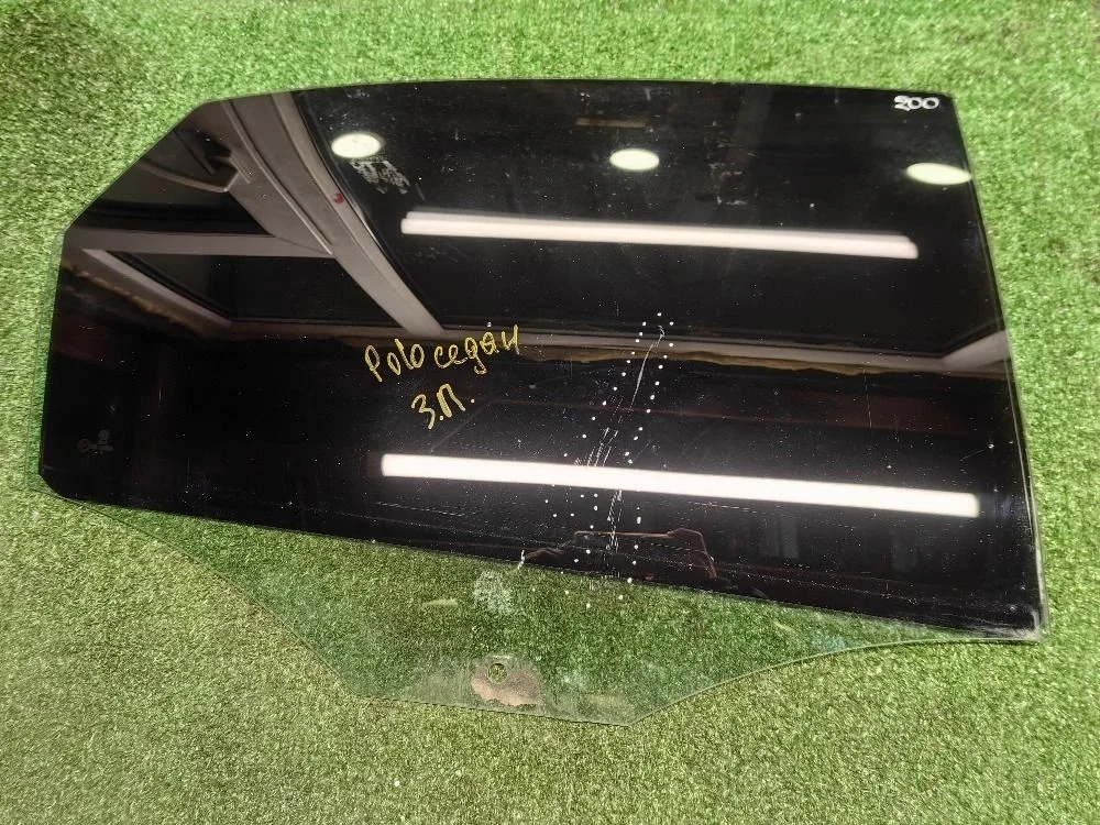 Стекло задней правой двери Volkswagen Polo V