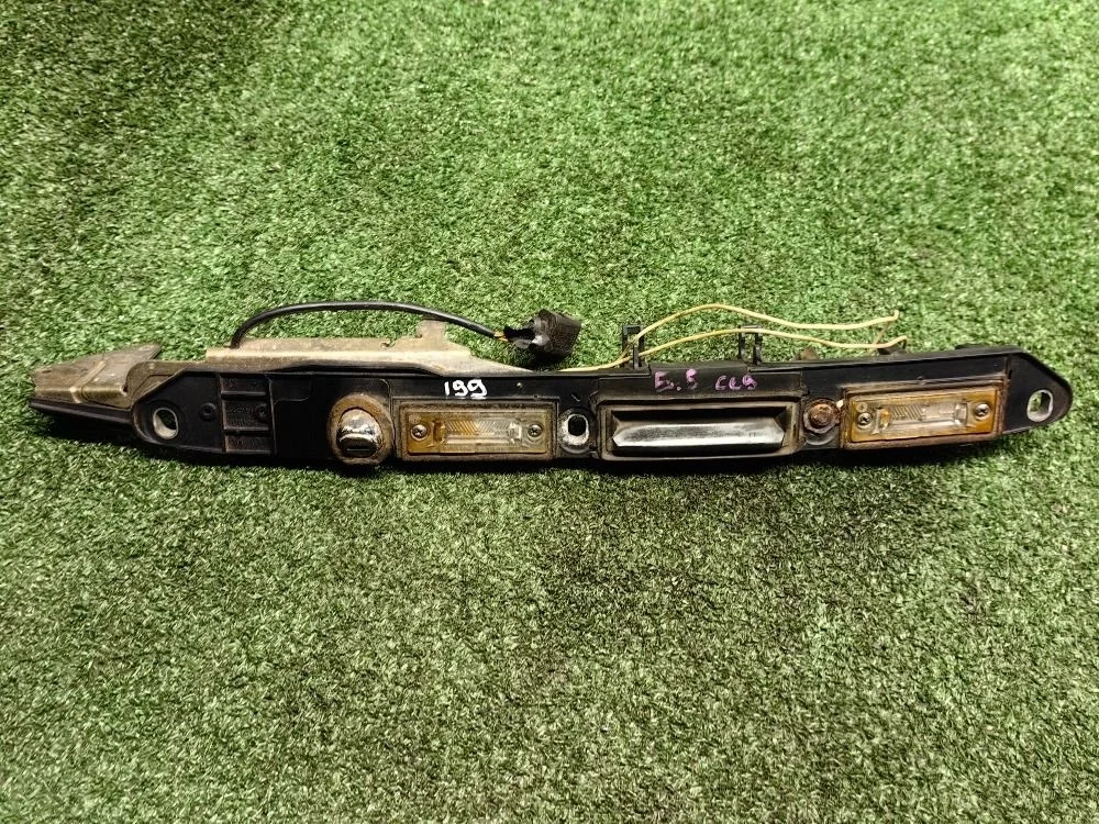 Ручка открывания багажника Volkswagen Passat B5