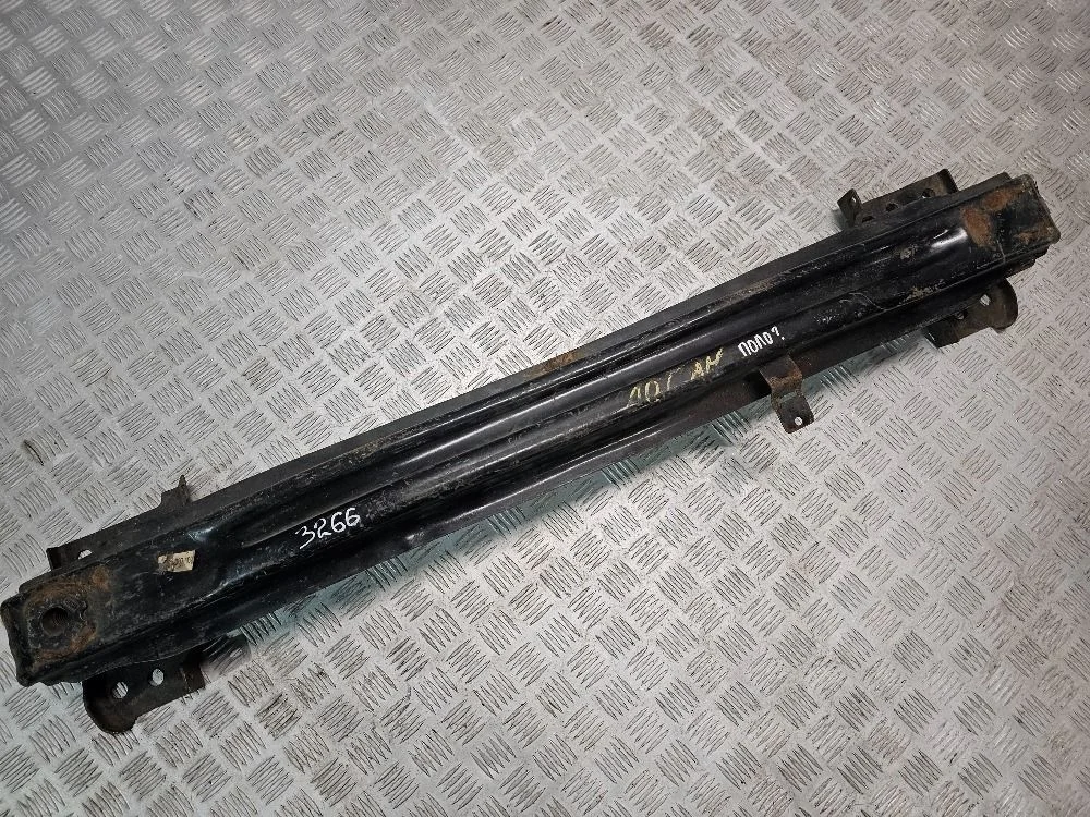 Усилитель переднего бампера Volkswagen Caddy III