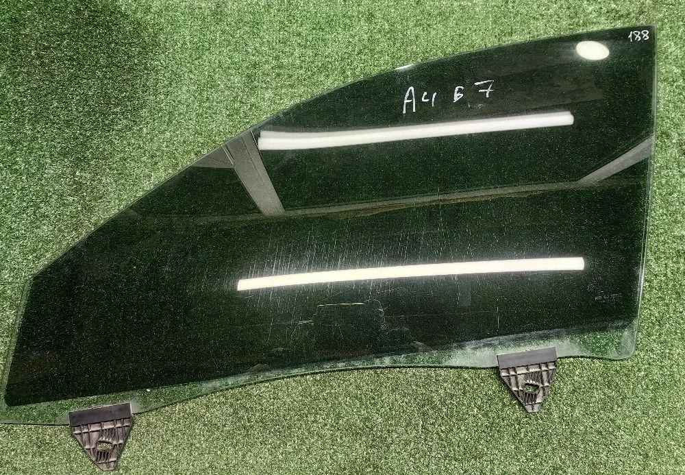 Стекло двери передней левой Audi A4 B7