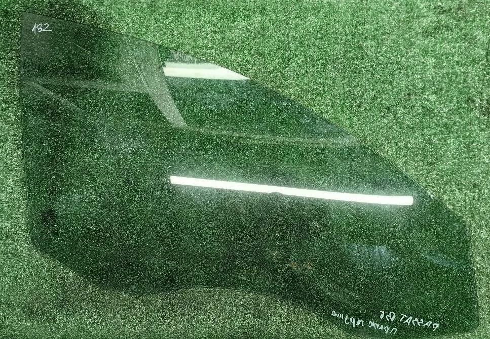 Стекло передней правой двери Volkswagen Passat B6