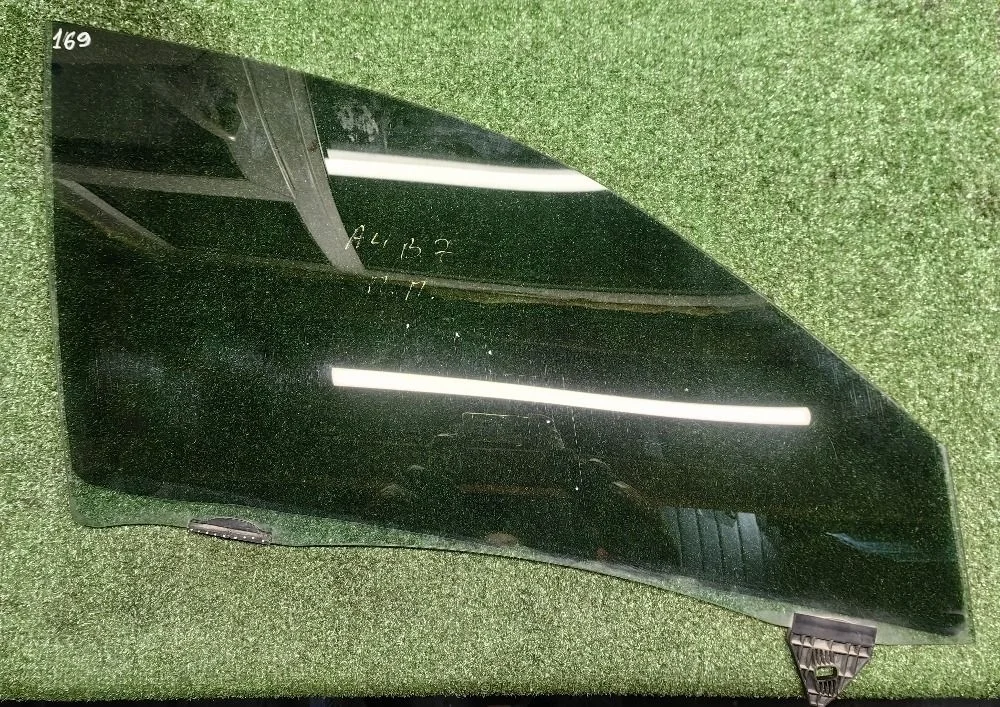 Стекло двери переднее правое Audi A4 B7