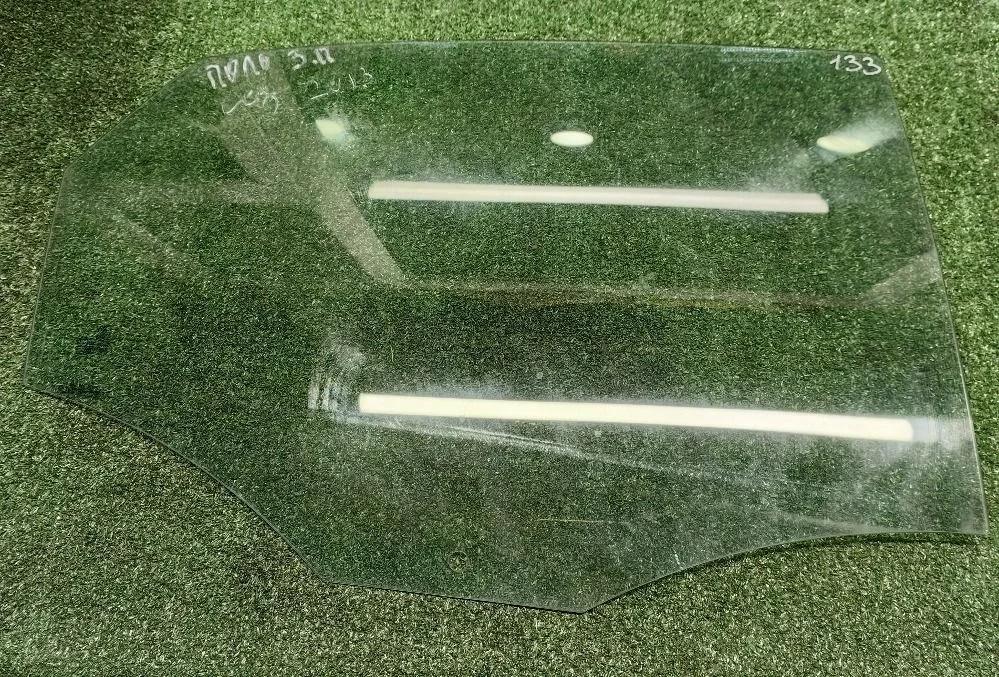 Стекло задней правой двери Volkswagen Polo V