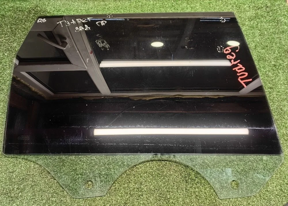 Стекло двери заднее правое Volkswagen Touareg