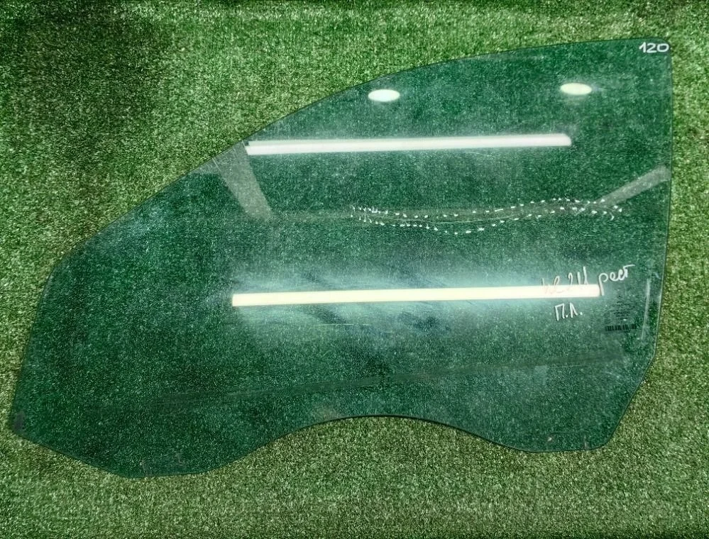 Стекло двери передней левой Mercedes E W211