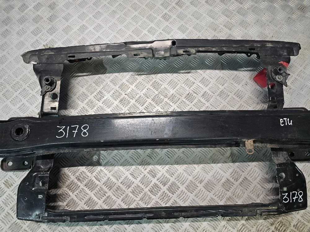 Панель передняя, телевизор Skoda Yeti