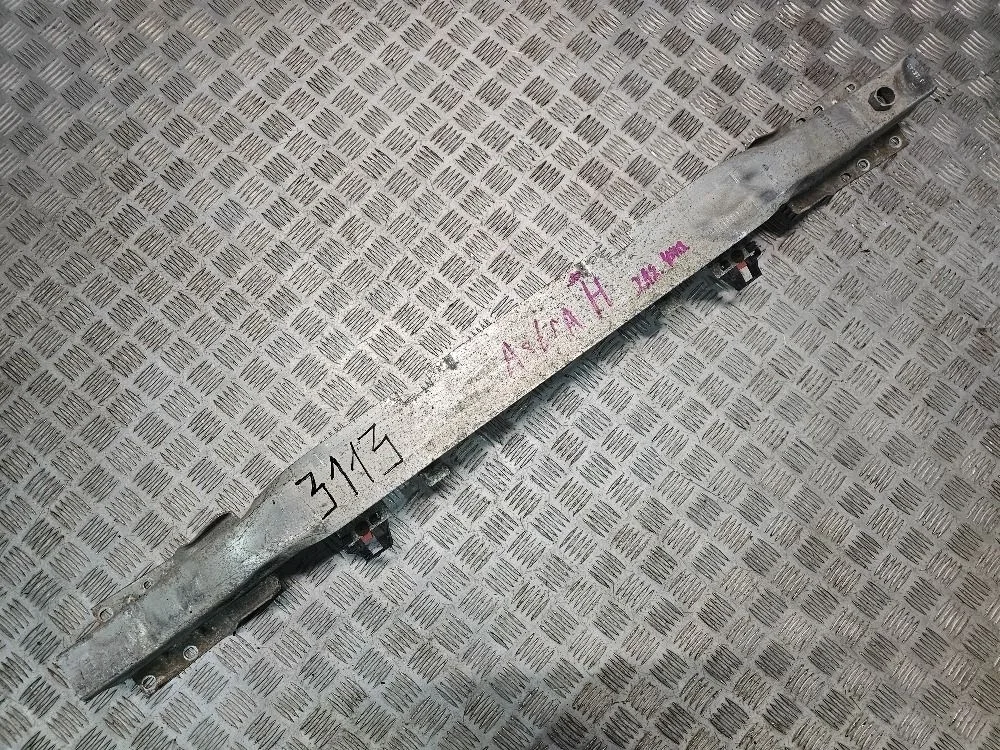 Усилитель заднего бампера на Opel Astra H