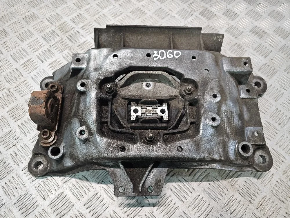 Опора КПП Audi A4 B8