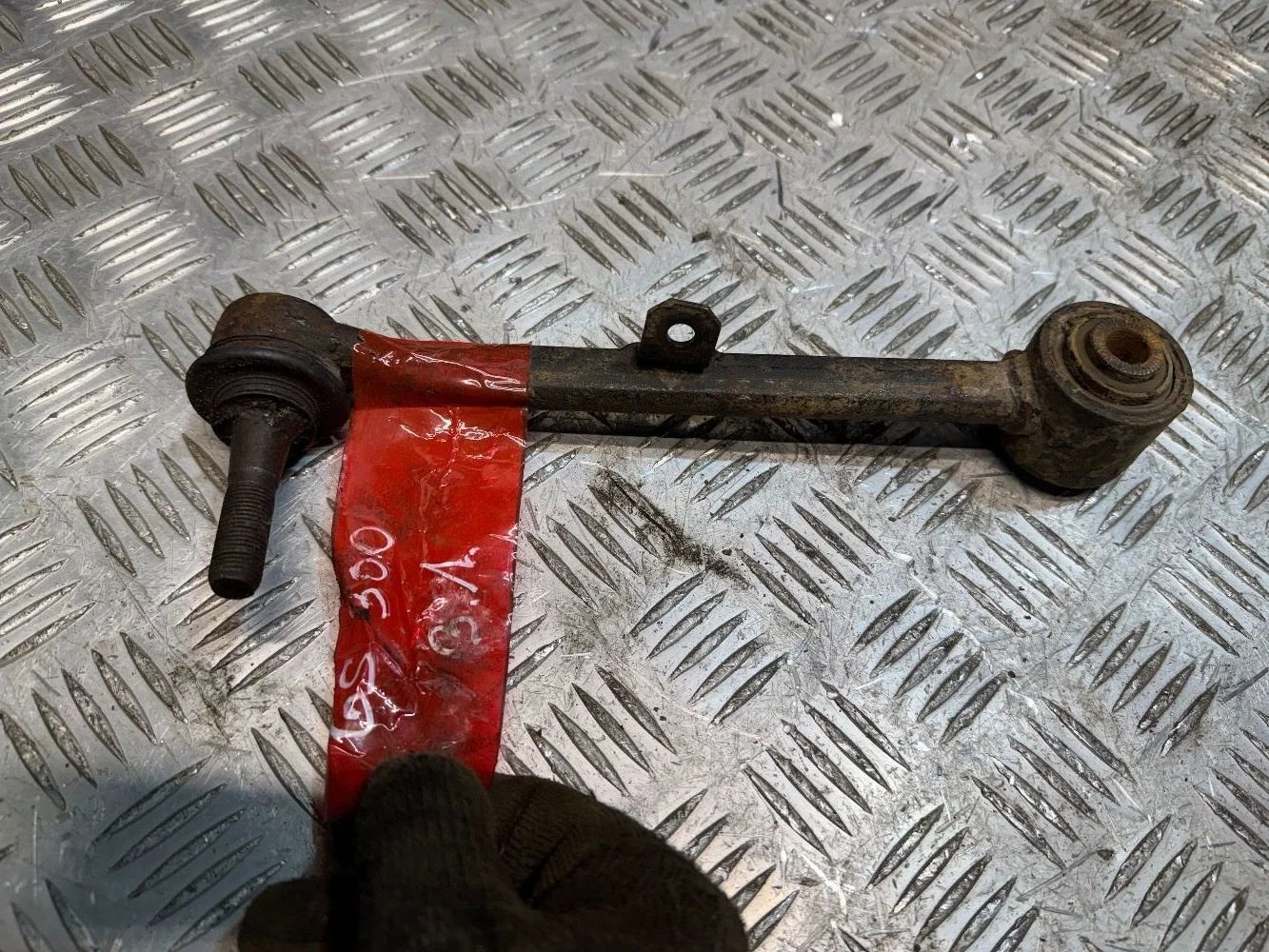 Рычаг задний левый Lexus gs 300