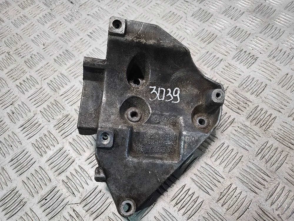 Кронштейн компрессора кондиционера Volkswagen