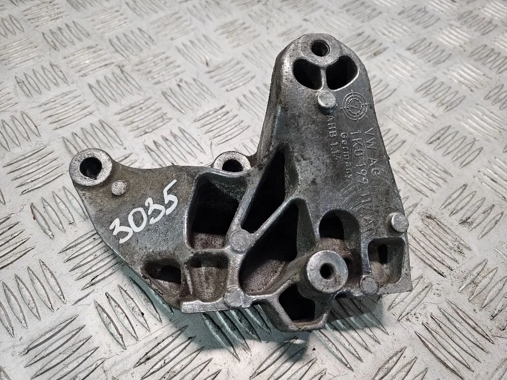 Кронштейн КПП Skoda Octavia