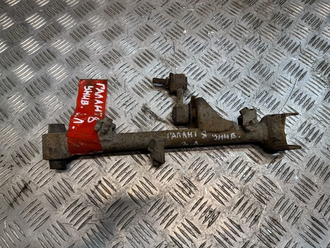 Рычаг задний левый  Mitsubishi Galant 8