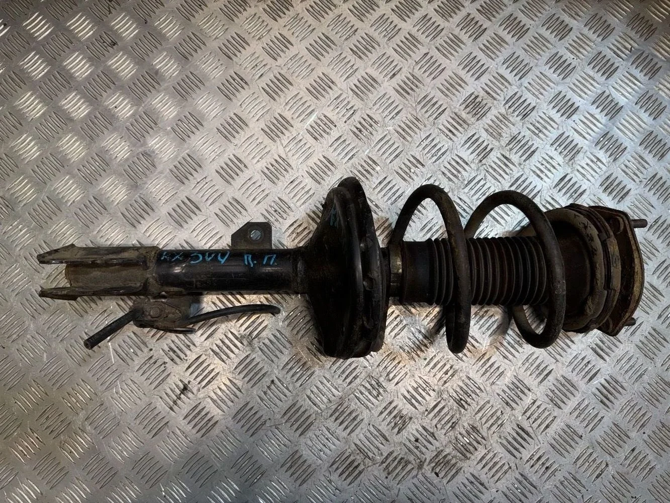 Стойка передняя правая лексус rx 300