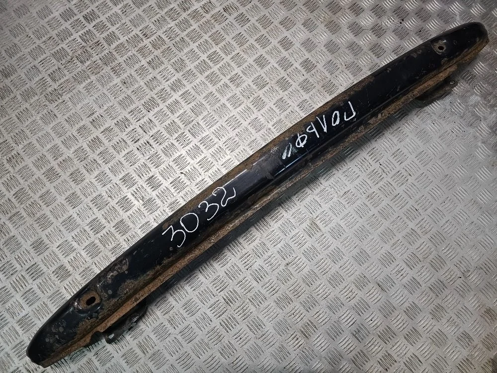 Усилитель заднего бампера Golf 4