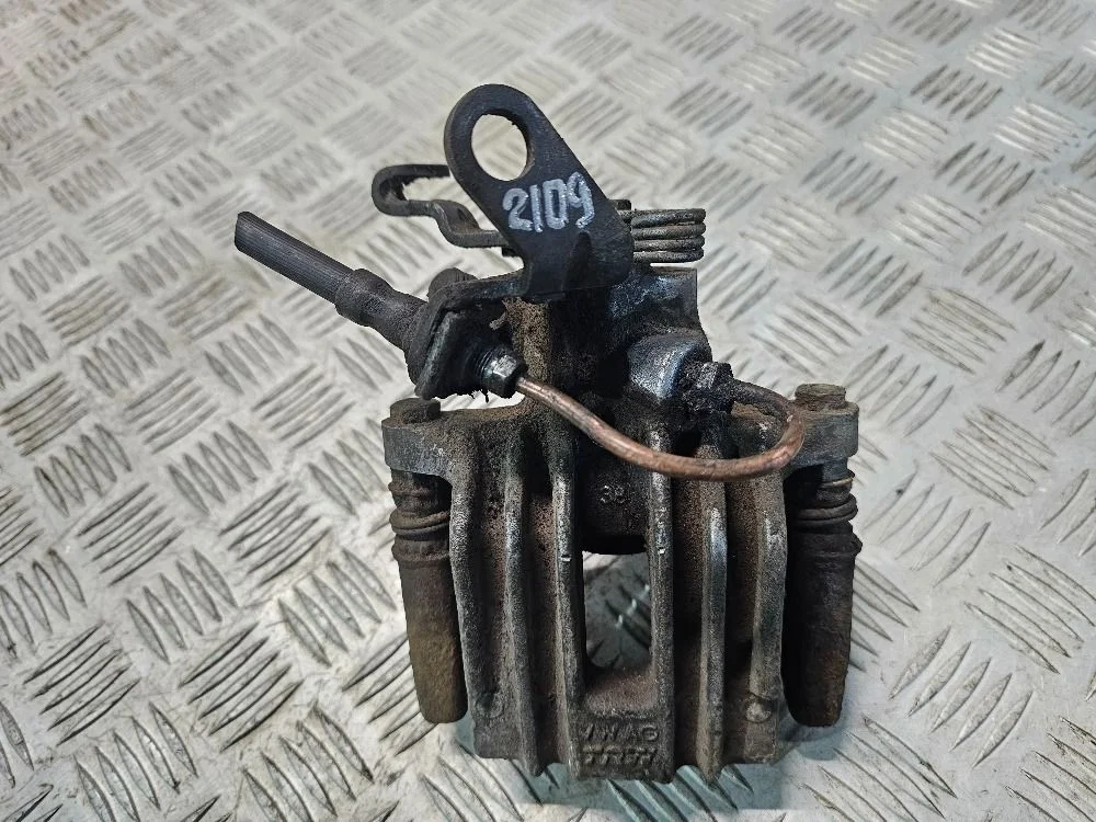 Суппорт задний правый Volkswagen Golf 6