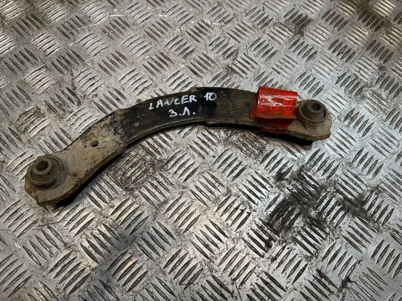 Mitsubishi Lancer 10 Рычаг задний левый