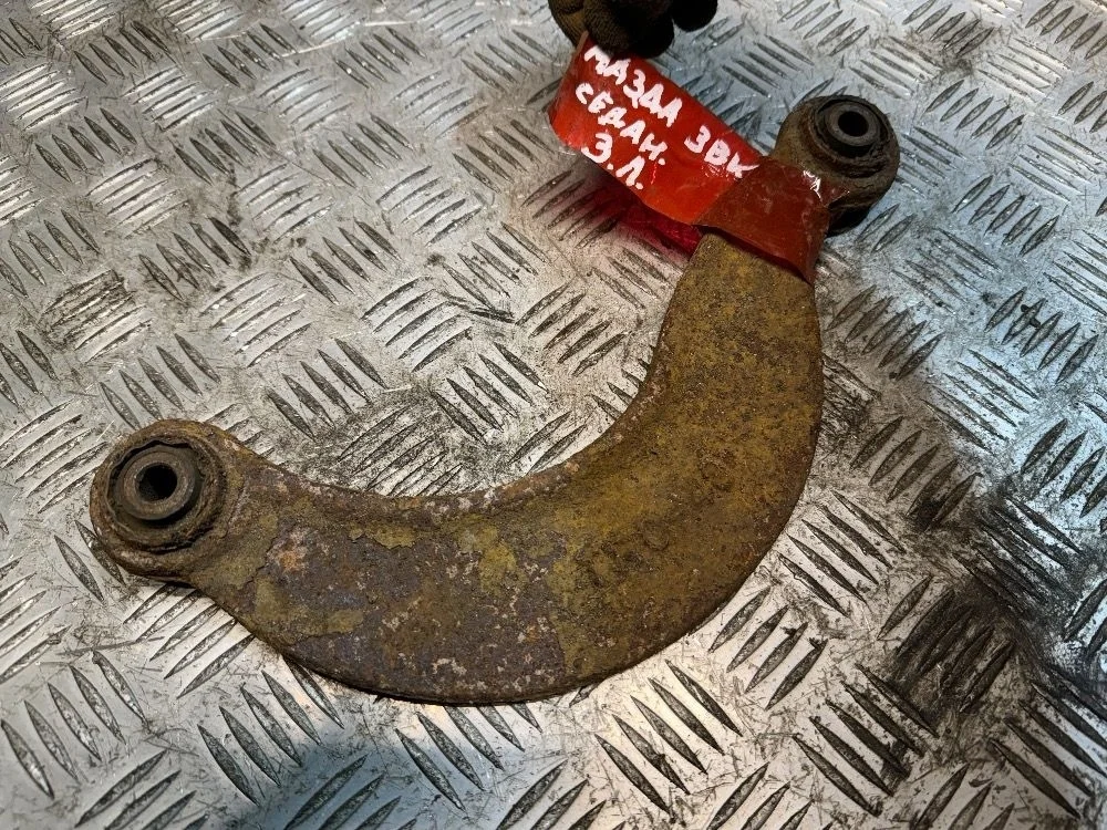 Рычаг задний левый Мазда 3 BK