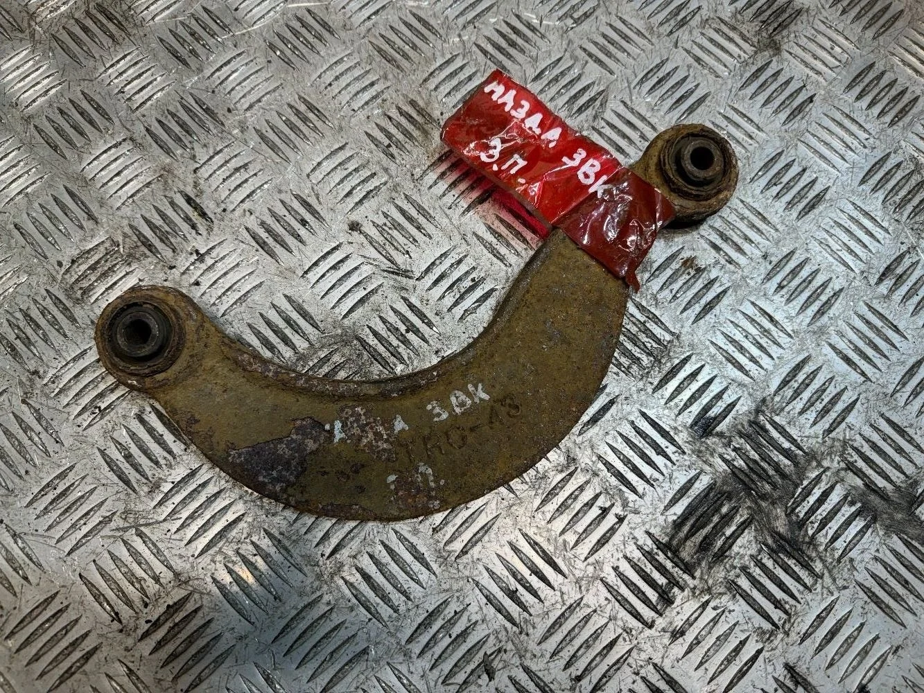 Рычаг задний правый Mazda 3 (BK)