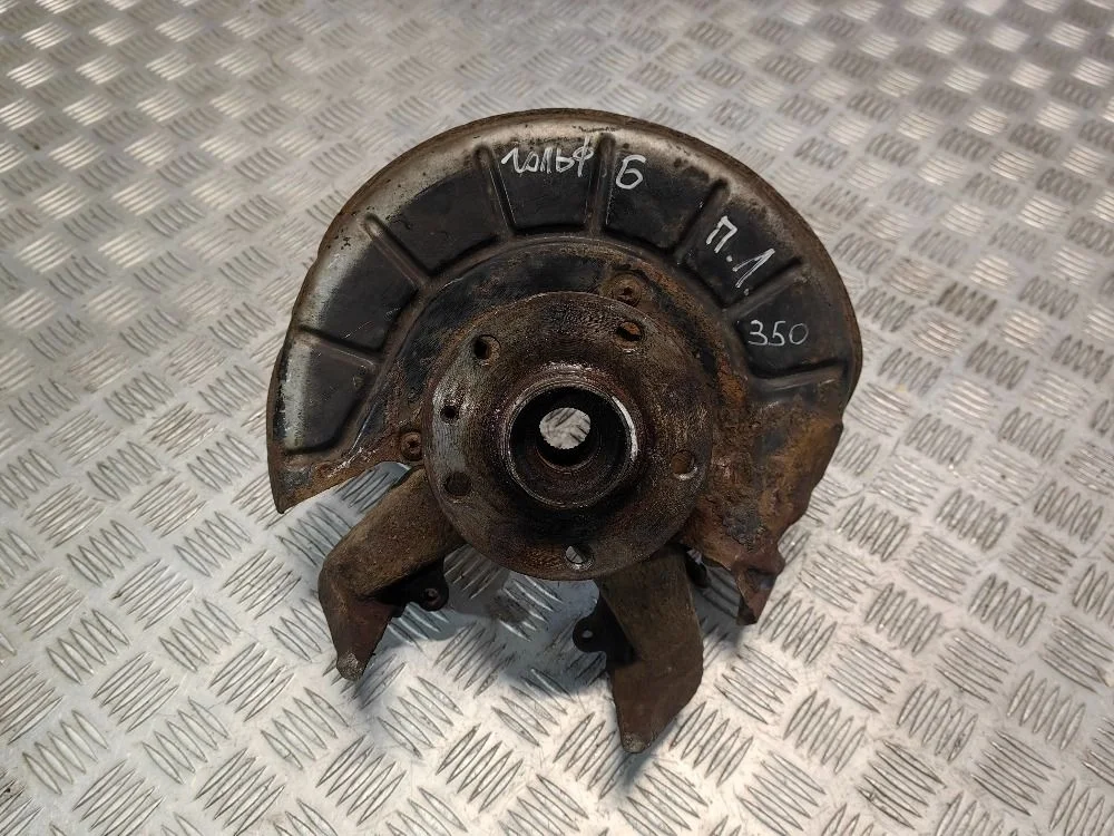 Кулак передний левый Volkswagen Golf Mk6