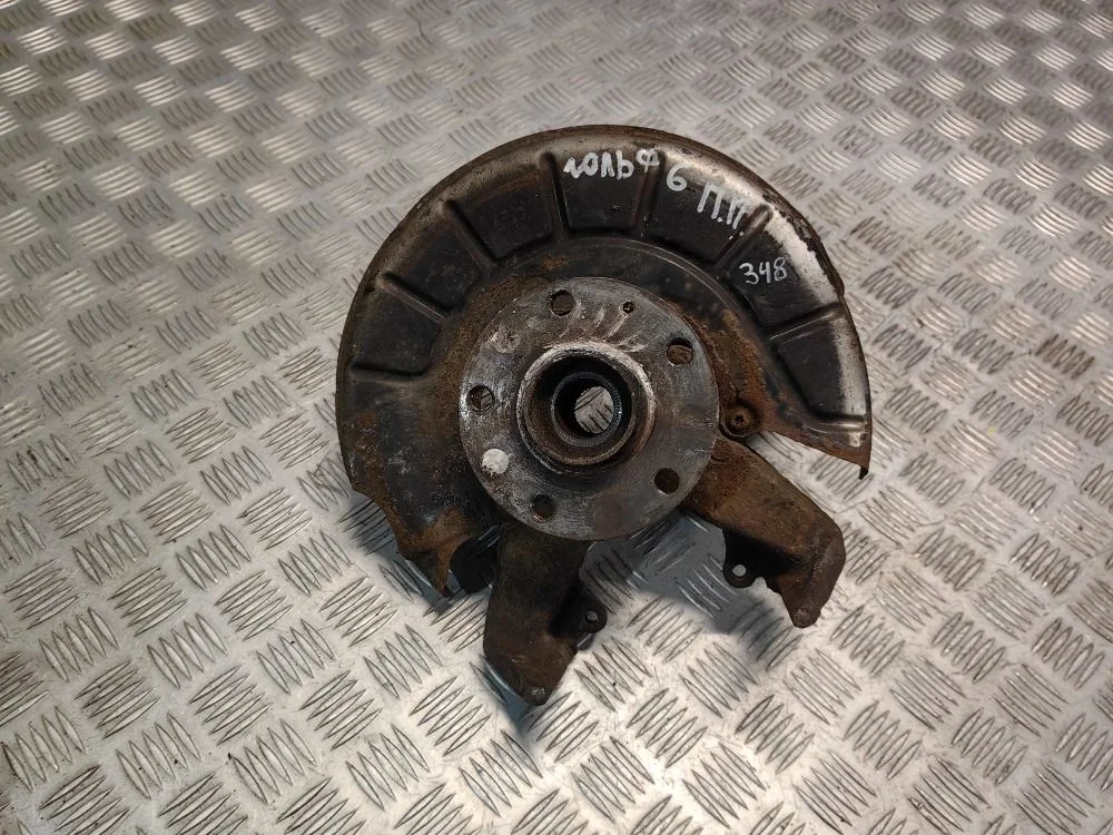 Кулак передний правый Volkswagen Golf Mk6