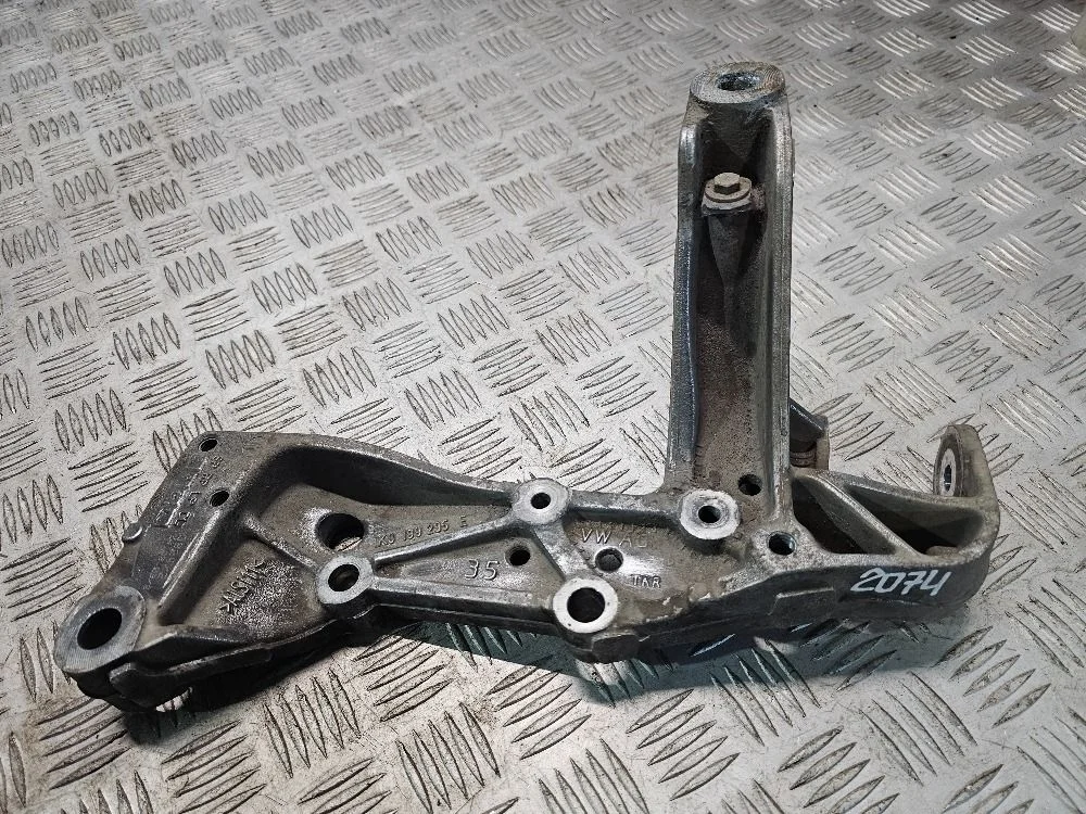 Кронштейн рычага левый Volkswagen Touran