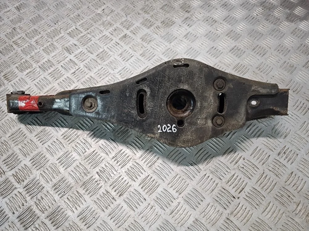 Рычаг подвески задний Volkswagen Golf